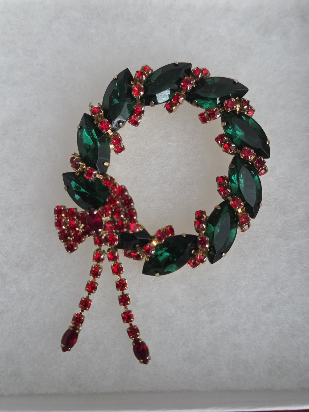 Festive Emerald and Ruby Holiday Wreath Brooch - Women Jewelry